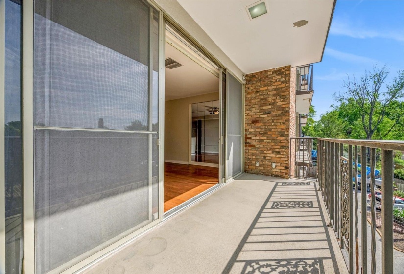 2195 POPLAR AVE, Memphis, Tennessee 38104, 1 Bedroom Bedrooms, 3 Room Rooms,1 BathroomBathrooms,Residential,For Sale,POPLAR,0,10219004