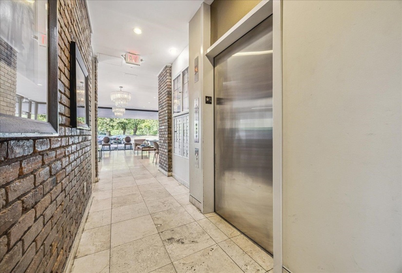 2195 POPLAR AVE, Memphis, Tennessee 38104, 1 Bedroom Bedrooms, 3 Room Rooms,1 BathroomBathrooms,Residential,For Sale,POPLAR,0,10219004