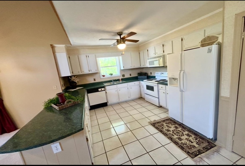 720 RIVERSIDE LN, Crump, Tennessee 38327, 3 Bedroom Bedrooms, 8 Room Rooms,2.1 BathroomBathrooms,Residential,For Sale,RIVERSIDE,0,10219042