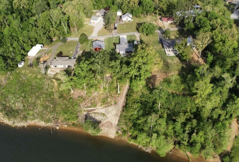 720 RIVERSIDE LN, Crump, Tennessee 38327, 3 Bedroom Bedrooms, 8 Room Rooms,2.1 BathroomBathrooms,Residential,For Sale,RIVERSIDE,0,10219042
