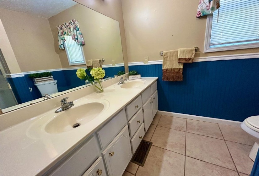 720 RIVERSIDE LN, Crump, Tennessee 38327, 3 Bedroom Bedrooms, 8 Room Rooms,2.1 BathroomBathrooms,Residential,For Sale,RIVERSIDE,0,10219042