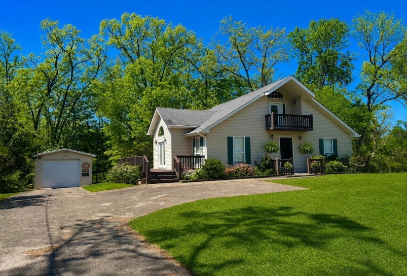 720 RIVERSIDE LN, Crump, Tennessee 38327, 3 Bedroom Bedrooms, 8 Room Rooms,2.1 BathroomBathrooms,Residential,For Sale,RIVERSIDE,0,10219042