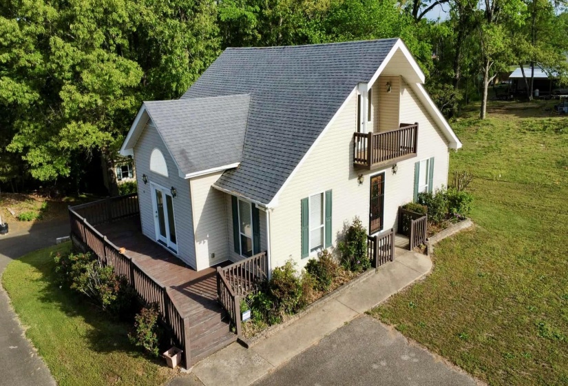 720 RIVERSIDE LN, Crump, Tennessee 38327, 3 Bedroom Bedrooms, 8 Room Rooms,2.1 BathroomBathrooms,Residential,For Sale,RIVERSIDE,0,10219042
