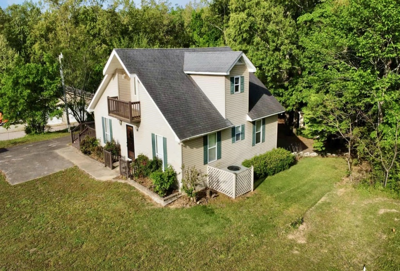 720 RIVERSIDE LN, Crump, Tennessee 38327, 3 Bedroom Bedrooms, 8 Room Rooms,2.1 BathroomBathrooms,Residential,For Sale,RIVERSIDE,0,10219042