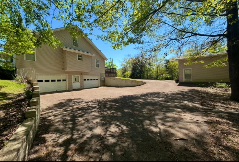 720 RIVERSIDE LN, Crump, Tennessee 38327, 3 Bedroom Bedrooms, 8 Room Rooms,2.1 BathroomBathrooms,Residential,For Sale,RIVERSIDE,0,10219042