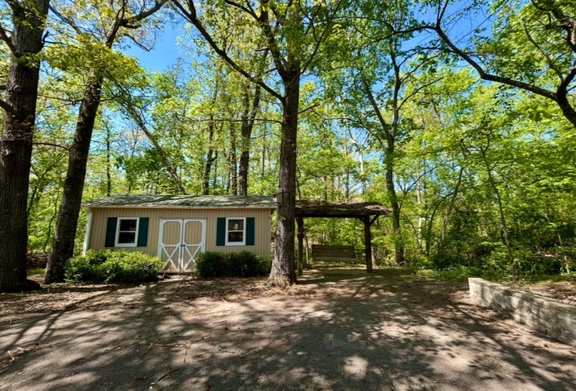 720 RIVERSIDE LN, Crump, Tennessee 38327, 3 Bedroom Bedrooms, 8 Room Rooms,2.1 BathroomBathrooms,Residential,For Sale,RIVERSIDE,0,10219042