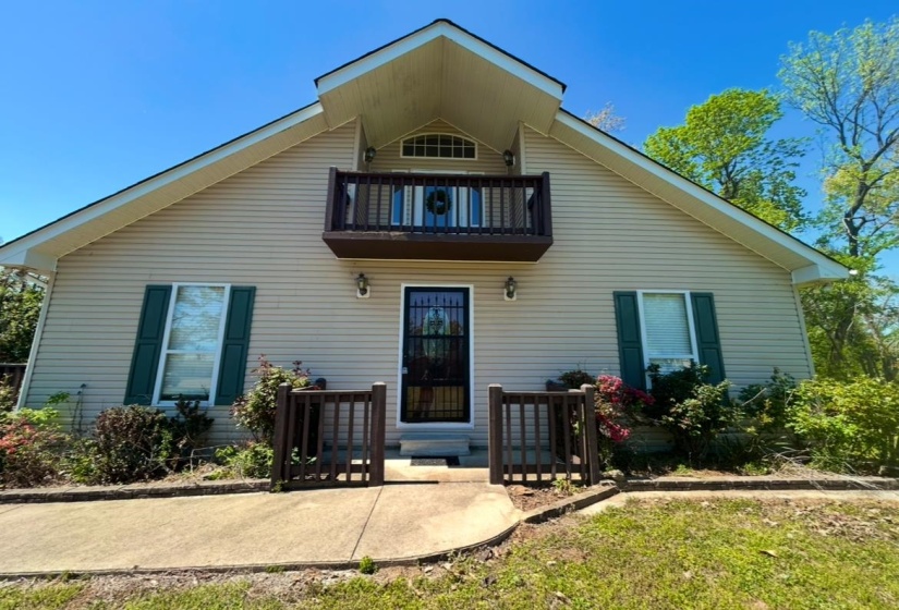 720 RIVERSIDE LN, Crump, Tennessee 38327, 3 Bedroom Bedrooms, 8 Room Rooms,2.1 BathroomBathrooms,Residential,For Sale,RIVERSIDE,0,10219042