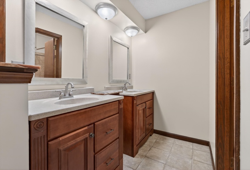 354 COLLEGE DR, Collierville, Tennessee 38017, 5 Bedrooms Bedrooms, 7 Rooms Rooms,3 BathroomsBathrooms,Residential,For Sale,COLLEGE,10219056