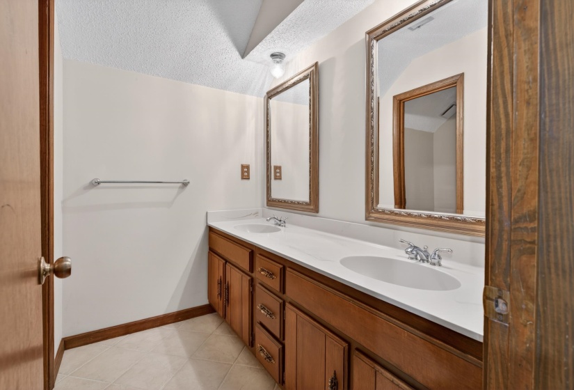 354 COLLEGE DR, Collierville, Tennessee 38017, 5 Bedrooms Bedrooms, 7 Rooms Rooms,3 BathroomsBathrooms,Residential,For Sale,COLLEGE,10219056