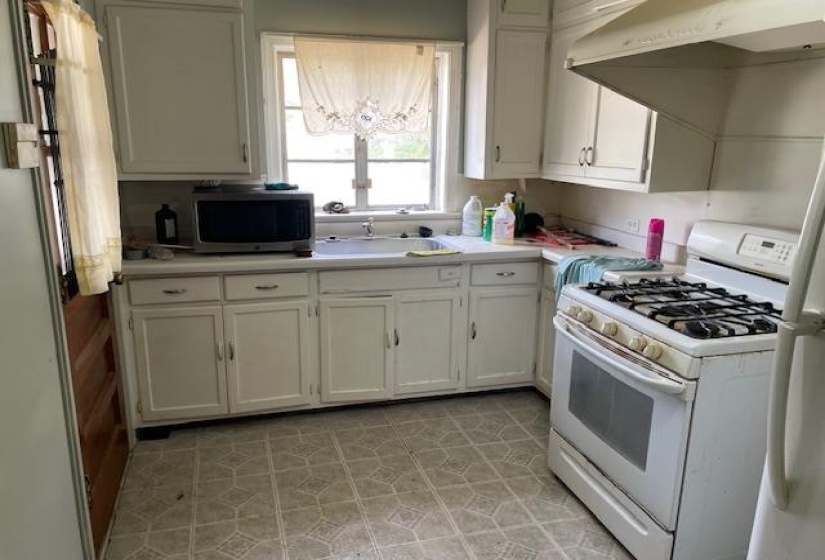 3152 LARKSPUR DR, Memphis, Tennessee 38111, 4 Bedrooms Bedrooms, 8 Rooms Rooms,1.1 BathroomsBathrooms,Residential,For Sale,LARKSPUR,10219057