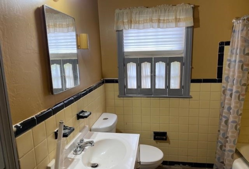 3152 LARKSPUR DR, Memphis, Tennessee 38111, 4 Bedrooms Bedrooms, 8 Rooms Rooms,1.1 BathroomsBathrooms,Residential,For Sale,LARKSPUR,10219057