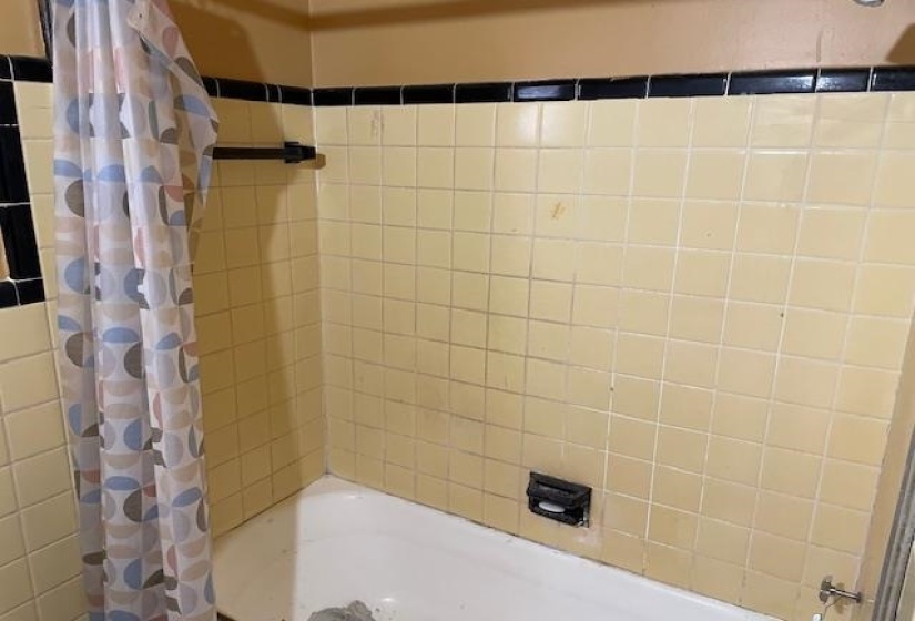 3152 LARKSPUR DR, Memphis, Tennessee 38111, 4 Bedrooms Bedrooms, 8 Rooms Rooms,1.1 BathroomsBathrooms,Residential,For Sale,LARKSPUR,10219057