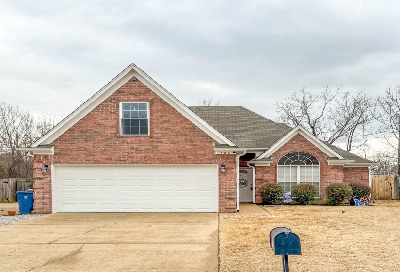 120 CLAY HILLS DR, Oakland, Tennessee 38060, 3 Bedrooms Bedrooms, 6 Rooms Rooms,2 BathroomsBathrooms,Residential,For Sale,CLAY HILLS,10210815