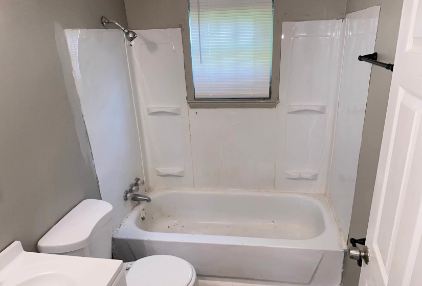 855 HILTON ST, Memphis, Tennessee 38114, 4 Bedrooms Bedrooms, 7 Rooms Rooms,1 BathroomBathrooms,Residential,For Sale,HILTON,10219067