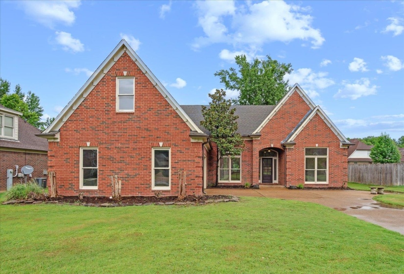 View of front property with a front yard