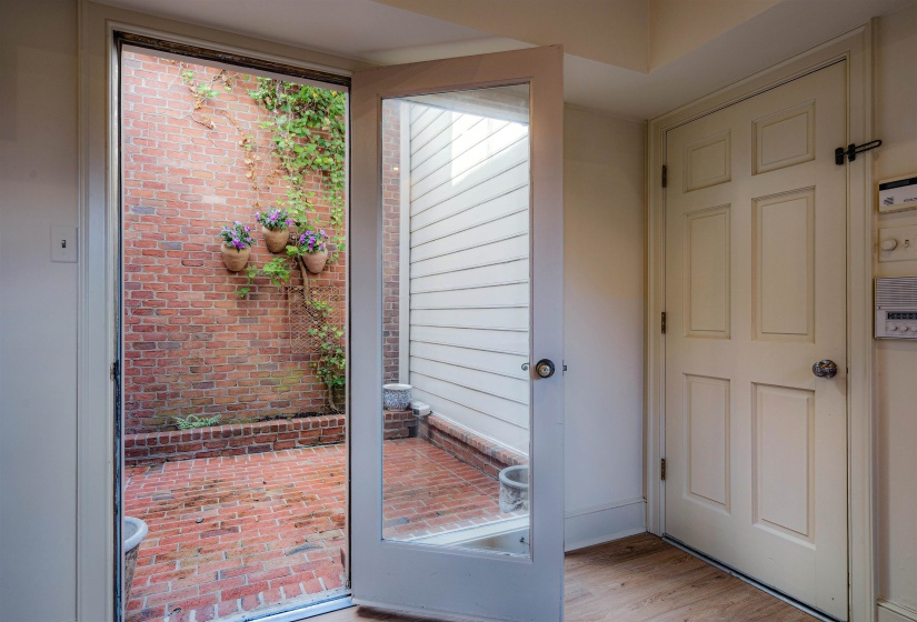 478 RACQUET CLUB PL DR, Memphis, Tennessee 38117, 3 Bedrooms Bedrooms, 8 Rooms Rooms,2.1 BathroomsBathrooms,Residential,For Sale,RACQUET CLUB PL,10219121