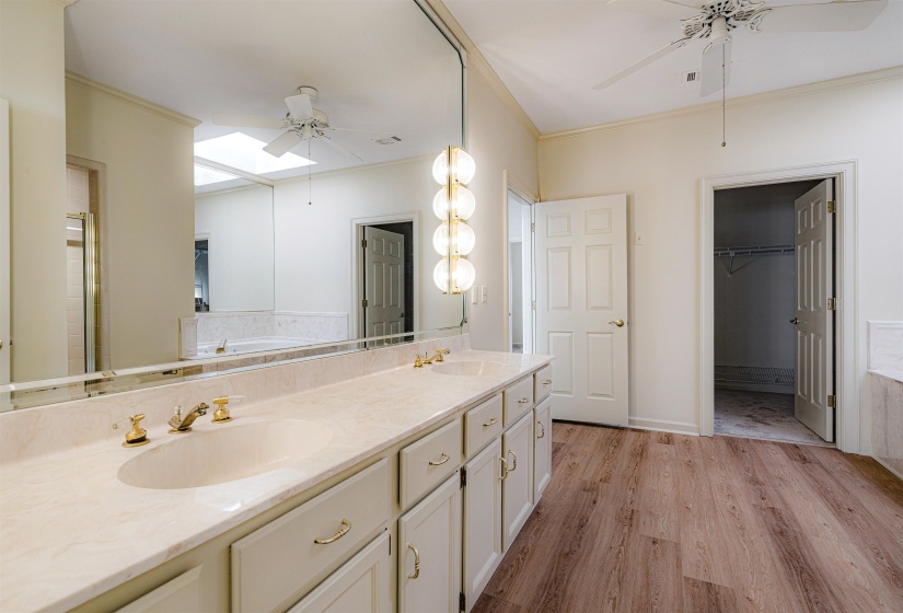 478 RACQUET CLUB PL DR, Memphis, Tennessee 38117, 3 Bedrooms Bedrooms, 8 Rooms Rooms,2.1 BathroomsBathrooms,Residential,For Sale,RACQUET CLUB PL,10219121