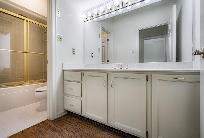 478 RACQUET CLUB PL DR, Memphis, Tennessee 38117, 3 Bedrooms Bedrooms, 8 Rooms Rooms,2.1 BathroomsBathrooms,Residential,For Sale,RACQUET CLUB PL,10219121