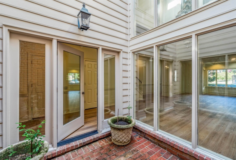 478 RACQUET CLUB PL DR, Memphis, Tennessee 38117, 3 Bedrooms Bedrooms, 8 Rooms Rooms,2.1 BathroomsBathrooms,Residential,For Sale,RACQUET CLUB PL,10219121