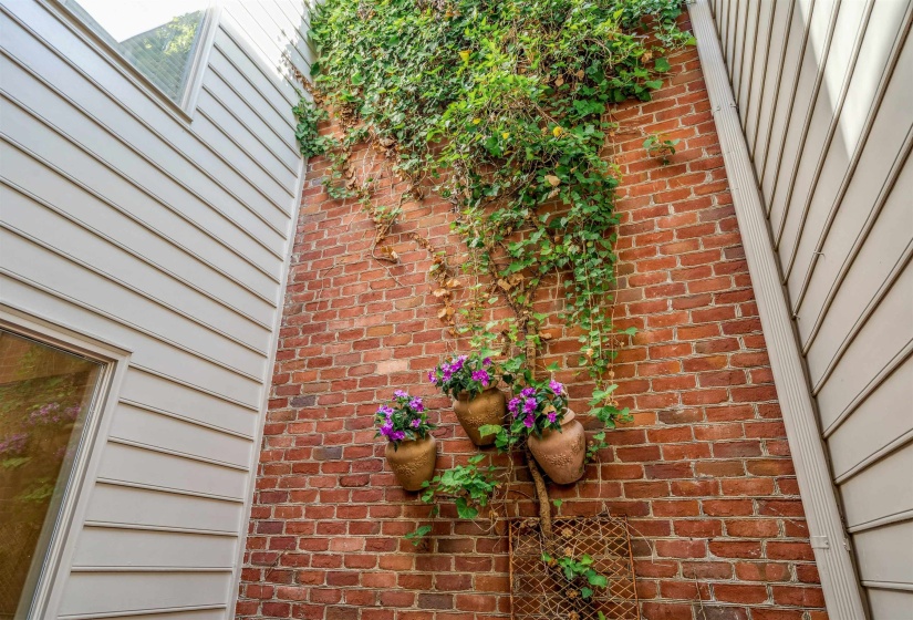 478 RACQUET CLUB PL DR, Memphis, Tennessee 38117, 3 Bedrooms Bedrooms, 8 Rooms Rooms,2.1 BathroomsBathrooms,Residential,For Sale,RACQUET CLUB PL,10219121