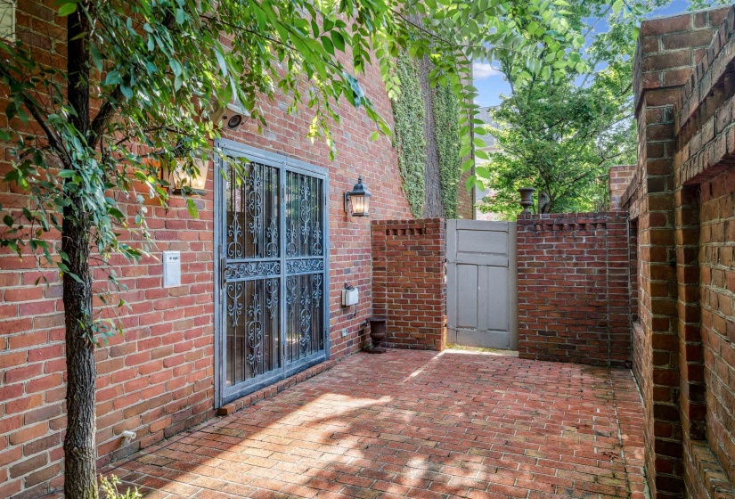 478 RACQUET CLUB PL DR, Memphis, Tennessee 38117, 3 Bedrooms Bedrooms, 8 Rooms Rooms,2.1 BathroomsBathrooms,Residential,For Sale,RACQUET CLUB PL,10219121