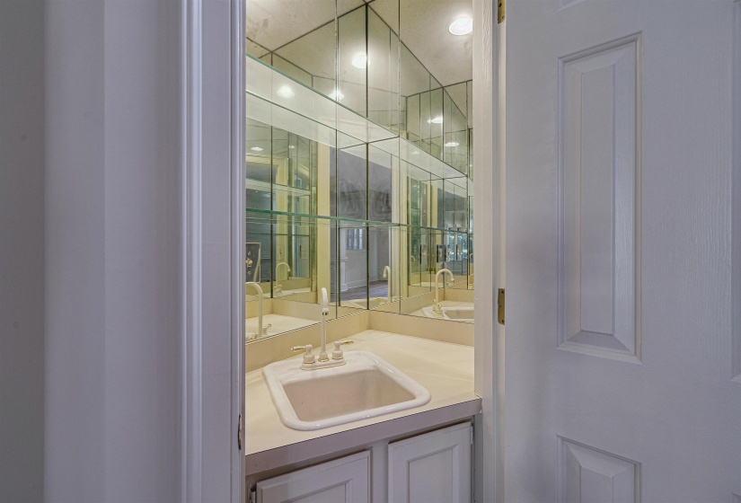 478 RACQUET CLUB PL DR, Memphis, Tennessee 38117, 3 Bedrooms Bedrooms, 8 Rooms Rooms,2.1 BathroomsBathrooms,Residential,For Sale,RACQUET CLUB PL,10219121