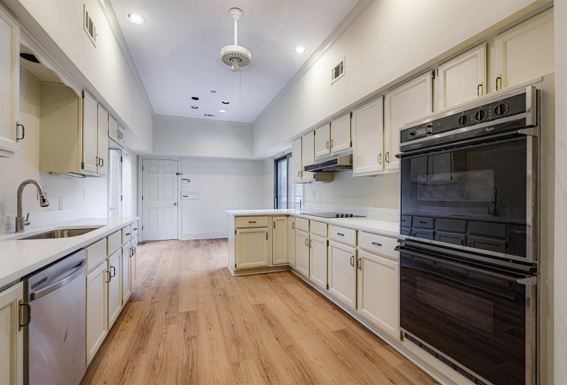 478 RACQUET CLUB PL DR, Memphis, Tennessee 38117, 3 Bedrooms Bedrooms, 8 Rooms Rooms,2.1 BathroomsBathrooms,Residential,For Sale,RACQUET CLUB PL,10219121