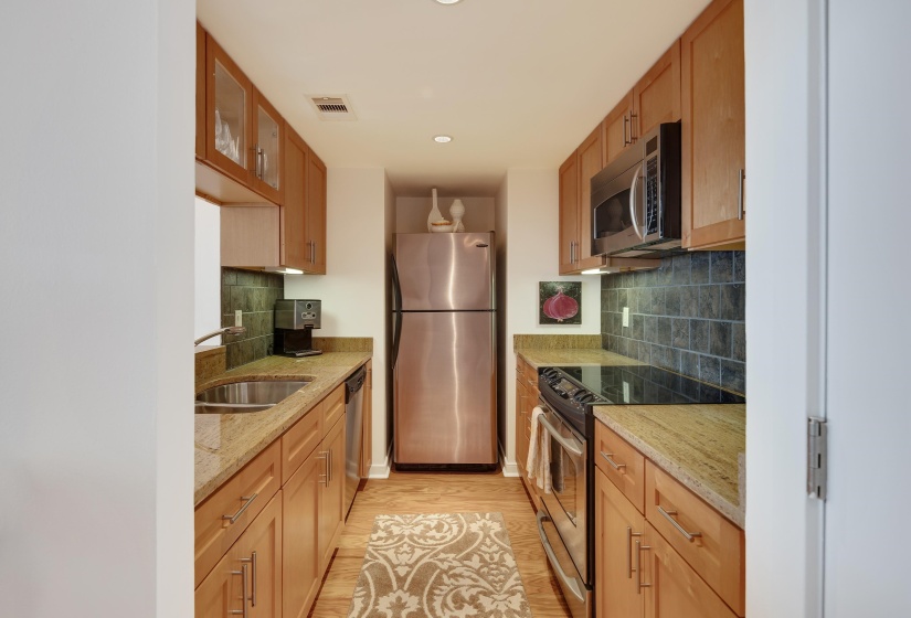 66 MONROE #1004 AVE, Memphis, Tennessee 38103, 2 Bedrooms Bedrooms, 6 Rooms Rooms,2 BathroomsBathrooms,Residential,For Sale,MONROE #1004,10219148