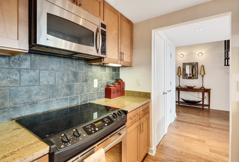 66 MONROE #1004 AVE, Memphis, Tennessee 38103, 2 Bedrooms Bedrooms, 6 Rooms Rooms,2 BathroomsBathrooms,Residential,For Sale,MONROE #1004,10219148