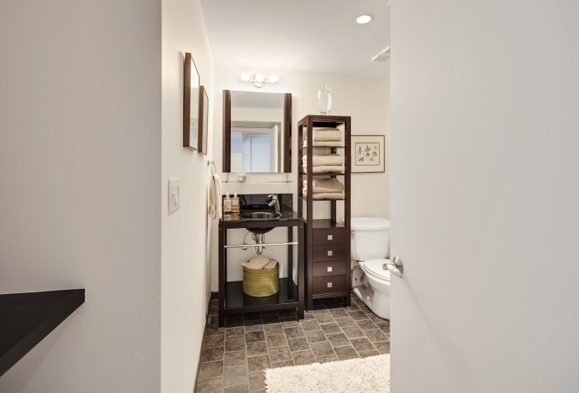 66 MONROE #1004 AVE, Memphis, Tennessee 38103, 2 Bedrooms Bedrooms, 6 Rooms Rooms,2 BathroomsBathrooms,Residential,For Sale,MONROE #1004,10219148