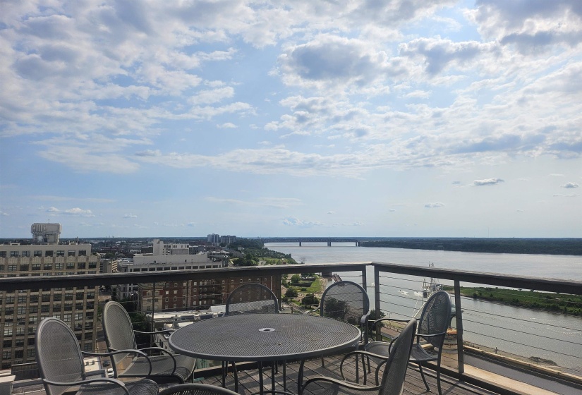 66 MONROE #1004 AVE, Memphis, Tennessee 38103, 2 Bedrooms Bedrooms, 6 Rooms Rooms,2 BathroomsBathrooms,Residential,For Sale,MONROE #1004,10219148
