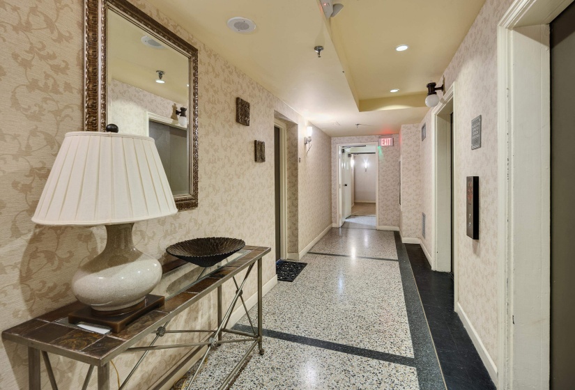 66 MONROE #1004 AVE, Memphis, Tennessee 38103, 2 Bedrooms Bedrooms, 6 Rooms Rooms,2 BathroomsBathrooms,Residential,For Sale,MONROE #1004,10219148