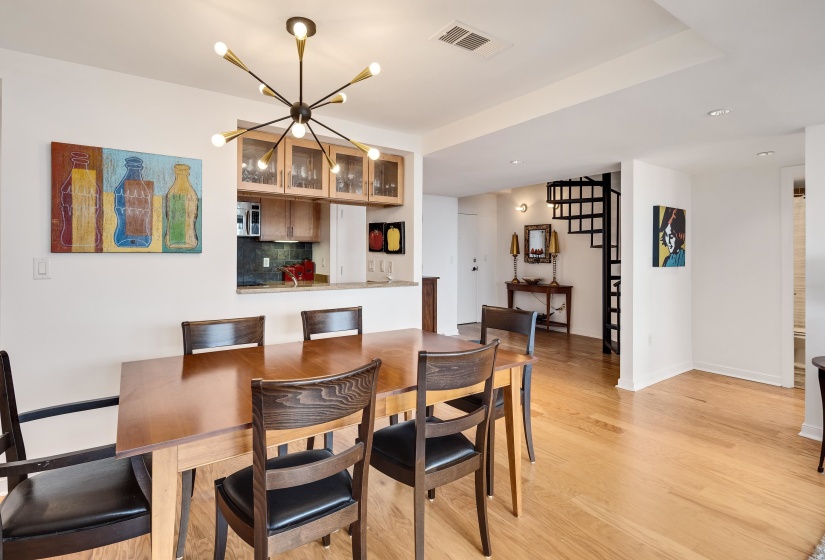 66 MONROE #1004 AVE, Memphis, Tennessee 38103, 2 Bedrooms Bedrooms, 6 Rooms Rooms,2 BathroomsBathrooms,Residential,For Sale,MONROE #1004,10219148