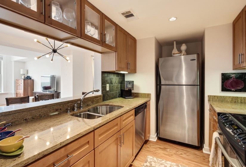 66 MONROE #1004 AVE, Memphis, Tennessee 38103, 2 Bedrooms Bedrooms, 6 Rooms Rooms,2 BathroomsBathrooms,Residential,For Sale,MONROE #1004,10219148