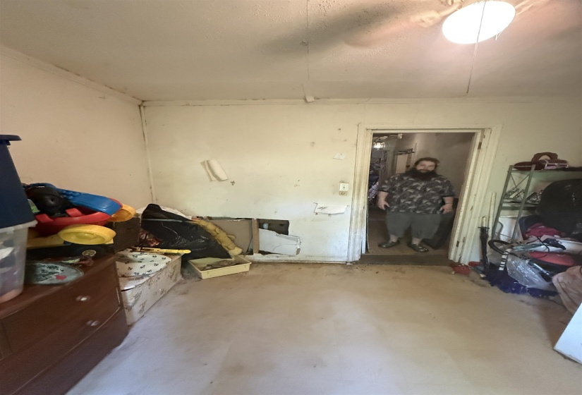 Miscellaneous room with concrete floors