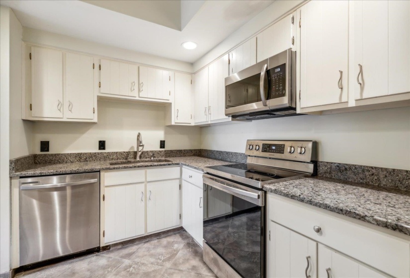 475 HIGHLAND ST, Memphis, Tennessee 38122, 2 Bedrooms Bedrooms, 4 Rooms Rooms,2 BathroomsBathrooms,Residential,For Sale,HIGHLAND,10219186