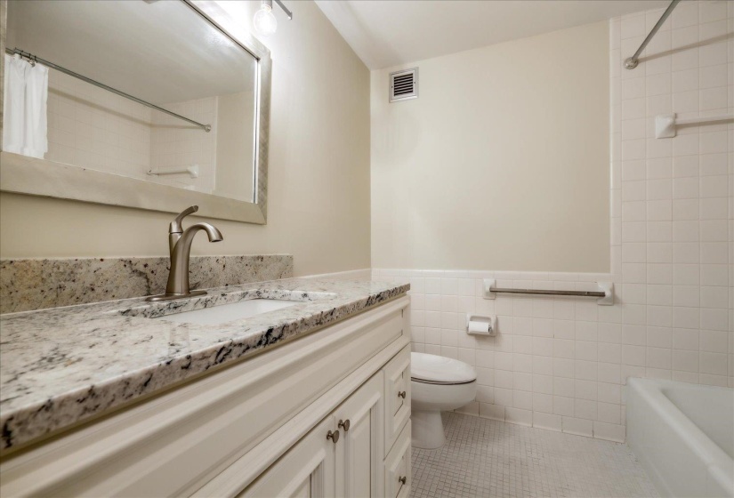 475 HIGHLAND ST, Memphis, Tennessee 38122, 2 Bedrooms Bedrooms, 4 Rooms Rooms,2 BathroomsBathrooms,Residential,For Sale,HIGHLAND,10219186