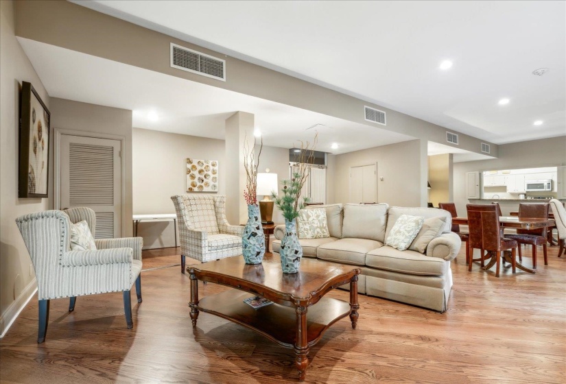 475 HIGHLAND ST, Memphis, Tennessee 38122, 2 Bedrooms Bedrooms, 4 Rooms Rooms,2 BathroomsBathrooms,Residential,For Sale,HIGHLAND,10219186