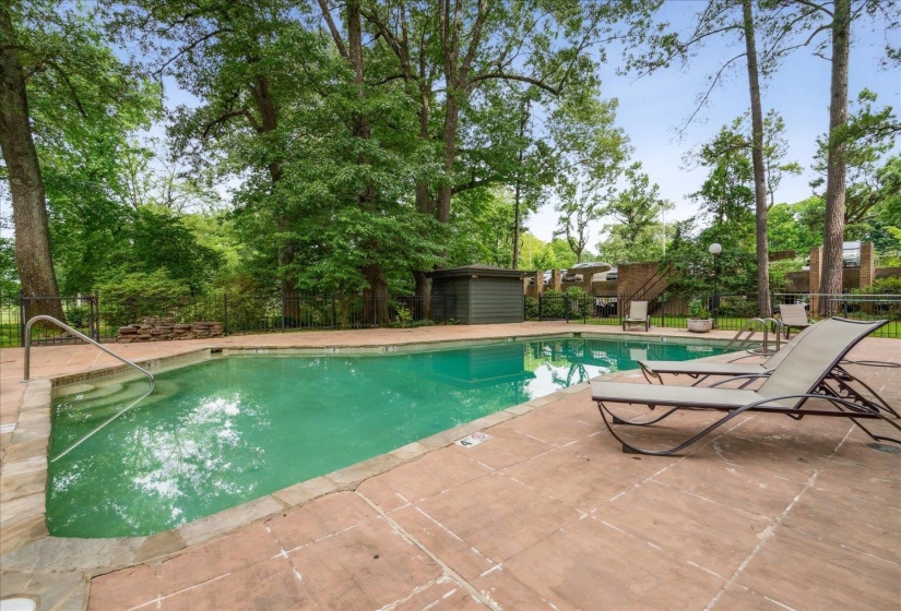 475 HIGHLAND ST, Memphis, Tennessee 38122, 2 Bedrooms Bedrooms, 4 Rooms Rooms,2 BathroomsBathrooms,Residential,For Sale,HIGHLAND,10219186
