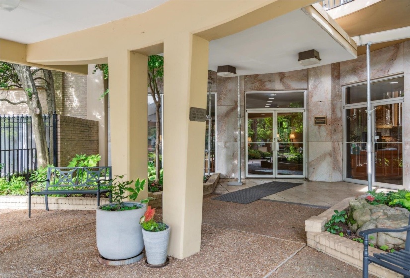 475 HIGHLAND ST, Memphis, Tennessee 38122, 2 Bedrooms Bedrooms, 4 Rooms Rooms,2 BathroomsBathrooms,Residential,For Sale,HIGHLAND,10219186