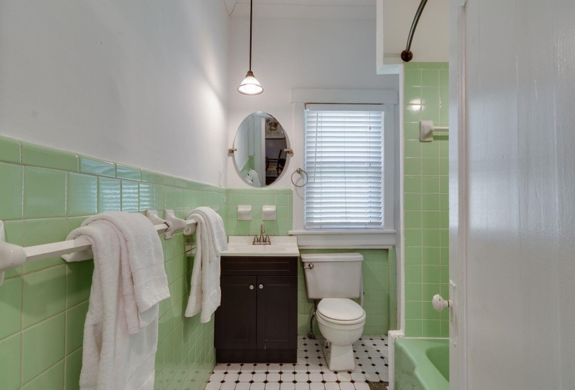 1932 CARR AVE, Memphis, Tennessee 38104, 3 Bedrooms Bedrooms, 6 Rooms Rooms,1 BathroomBathrooms,Residential,For Sale,CARR,10219187
