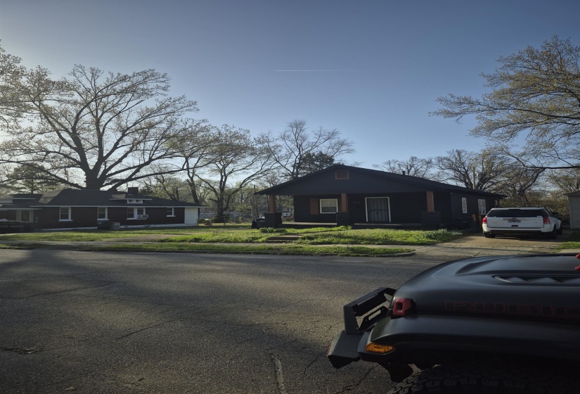 View of front of home featuring a front yard