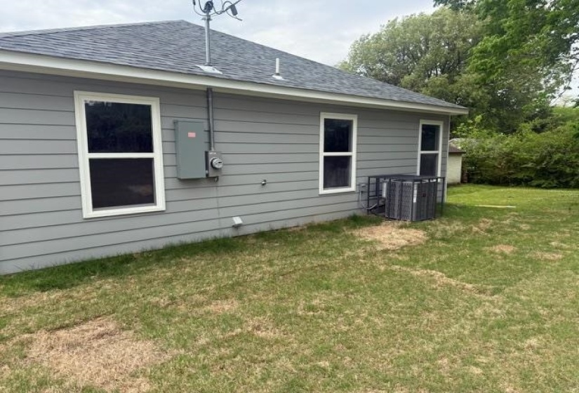 382 CARBON DR, Memphis, Tennessee 38109, 4 Bedrooms Bedrooms, 7 Rooms Rooms,2 BathroomsBathrooms,Residential,For Sale,CARBON,10219193