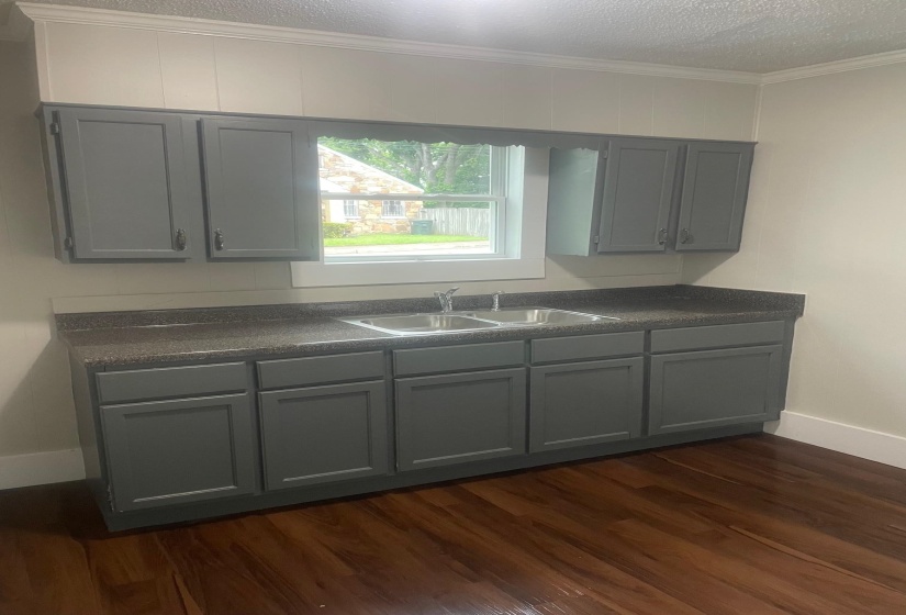 804 COLUMBIA ST, Memphis, Tennessee 38112, 2 Bedrooms Bedrooms, 6 Rooms Rooms,1 BathroomBathrooms,Rental Properties,For Sale,COLUMBIA,10219215