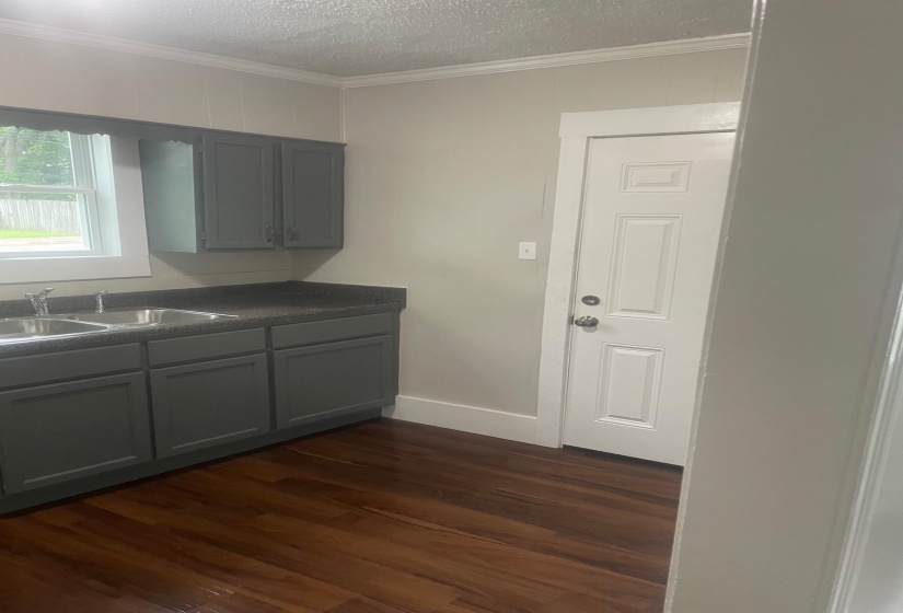 804 COLUMBIA ST, Memphis, Tennessee 38112, 2 Bedrooms Bedrooms, 6 Rooms Rooms,1 BathroomBathrooms,Rental Properties,For Sale,COLUMBIA,10219215