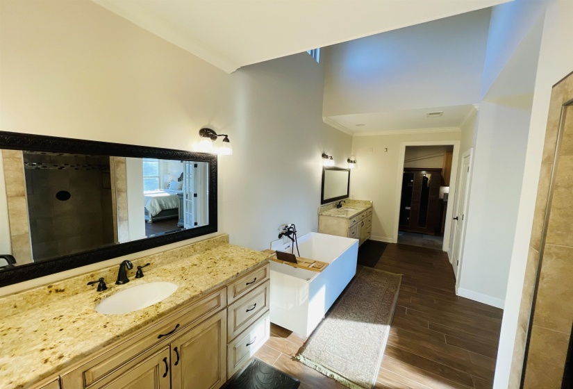 1465 PARKWAY ST, Memphis, Tennessee 38112, 4 Bedroom Bedrooms, 12 Room Rooms,4.1 BathroomBathrooms,Residential,For Sale,PARKWAY,0,10219209