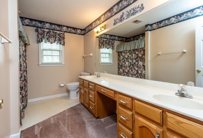 780 AUTUMN WINDS DR, Collierville, Tennessee 38017, 5 Bedroom Bedrooms, 10 Room Rooms,2.1 BathroomBathrooms,Residential,For Sale,AUTUMN WINDS,0,10219233