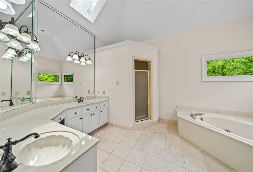 9157 GILLIE CV, Bartlett, Tennessee 38133, 5 Bedroom Bedrooms, 10 Room Rooms,4.2 BathroomBathrooms,Residential,For Sale,GILLIE,0,10219261