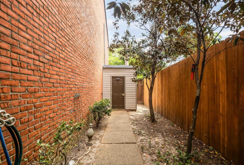 1707 BELVEDERE CT, Memphis, Tennessee 38104, 2 Bedroom Bedrooms, 5 Room Rooms,2.1 BathroomBathrooms,Residential,For Sale,BELVEDERE,0,10219264