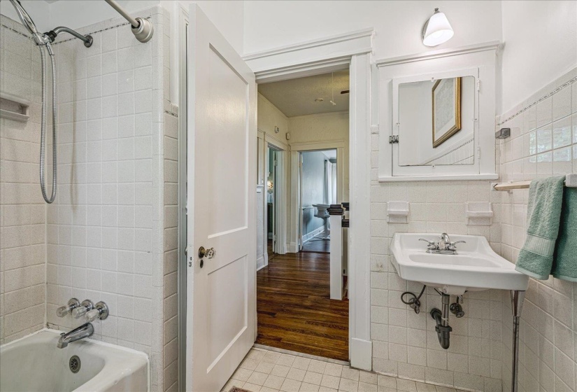 1968 NELSON AVE, Memphis, Tennessee 38104, 4 Bedroom Bedrooms, 7 Room Rooms,2 BathroomBathrooms,Residential,For Sale,NELSON,0,10219276